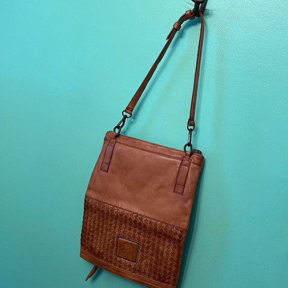 I Malatesta Woven Leather Camel Folding Shoulder Bag - Picture 4 of 16